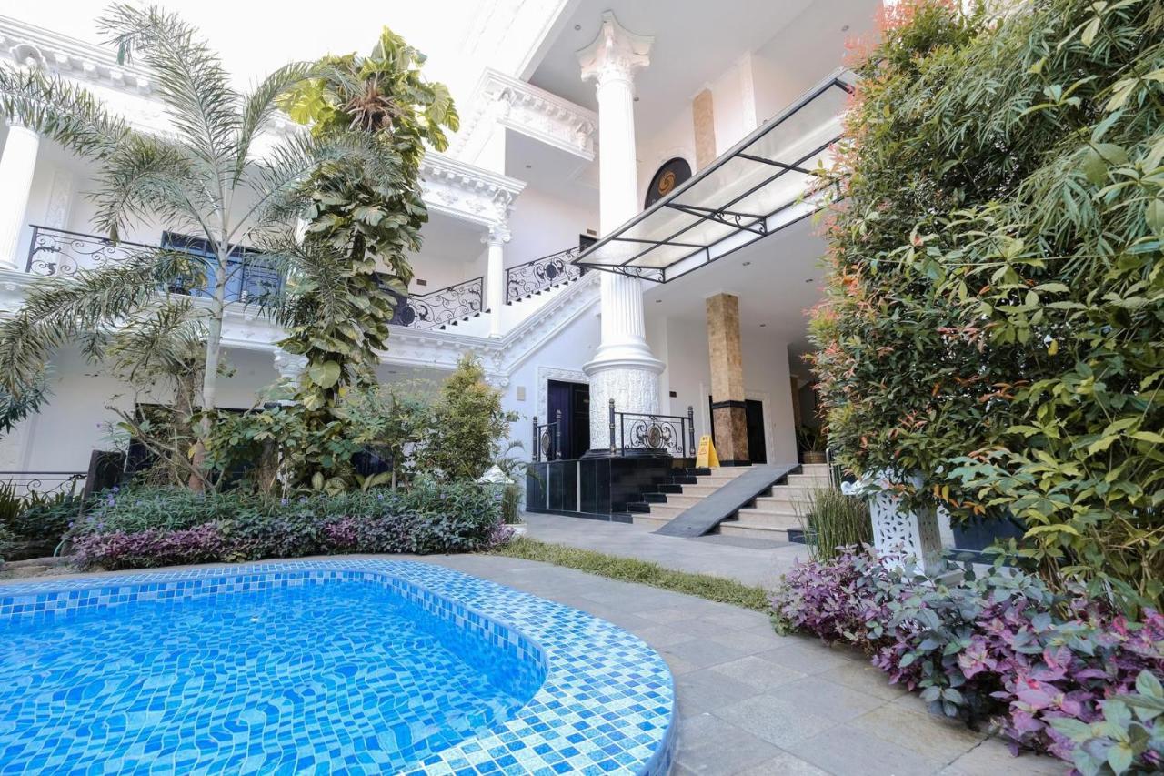 The Grand Palace Hotel Yogyakarta Extérieur photo