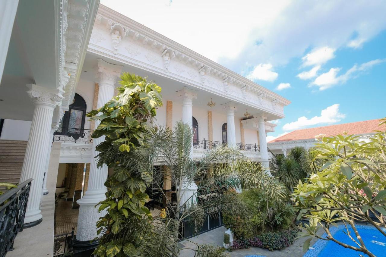 The Grand Palace Hotel Yogyakarta Extérieur photo