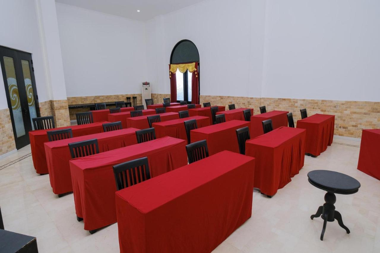 The Grand Palace Hotel Yogyakarta Extérieur photo