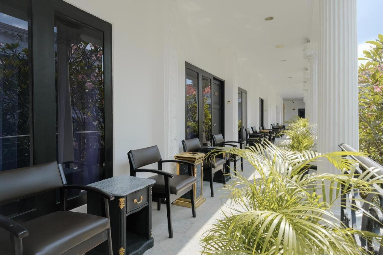 The Grand Palace Hotel Yogyakarta Extérieur photo