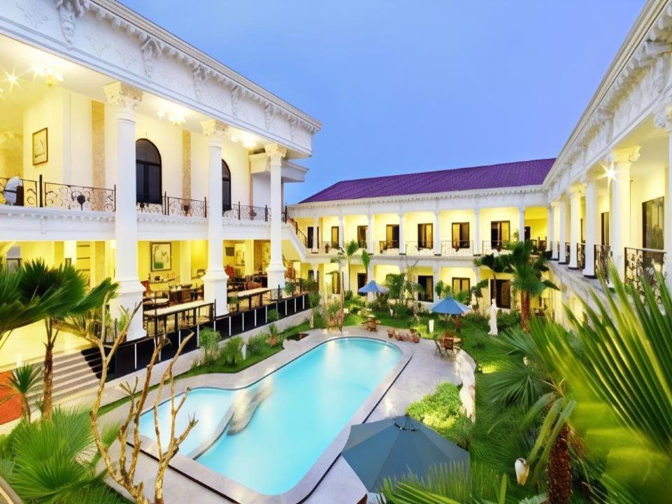 The Grand Palace Hotel Yogyakarta Extérieur photo